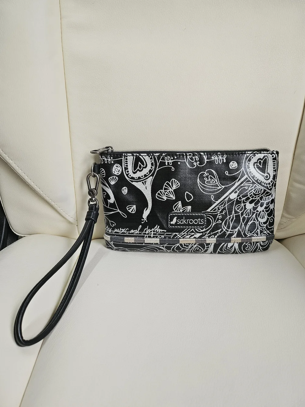 Sakroots Black & White Floral Doodle Wristlet w/Detachable Powerbank